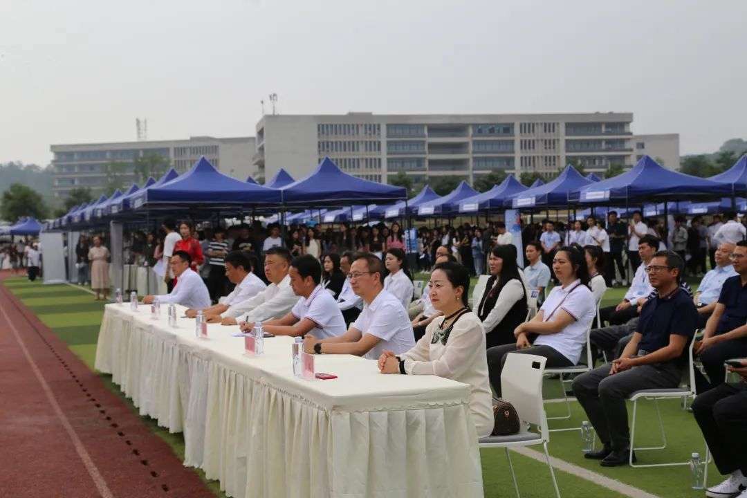 酒城新报：线上线下联动招聘，助力高校毕业生就业