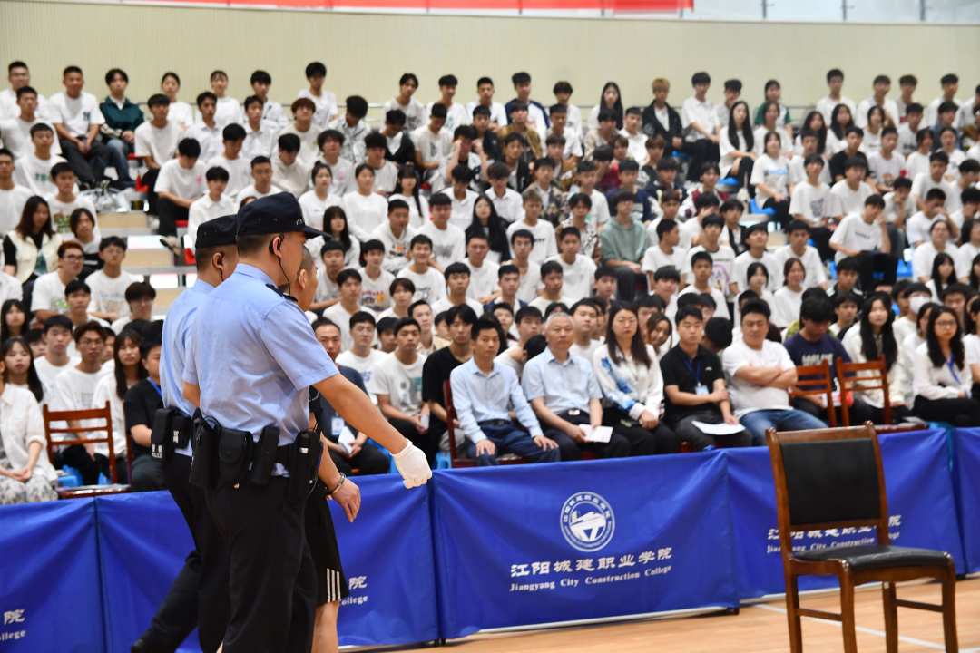 普法零距离丨泸州市龙马潭区法院巡回法庭走进江阳城建职业学院